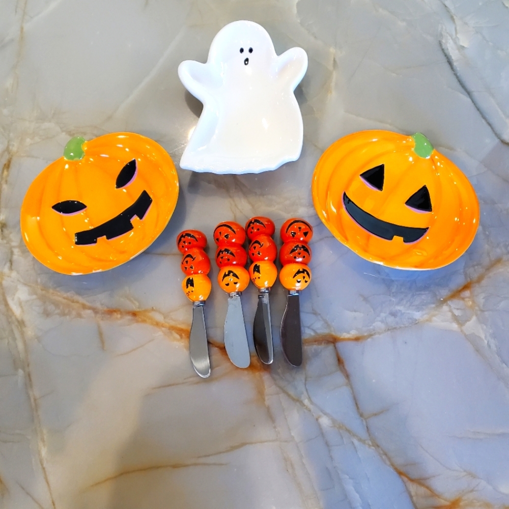 TAG brand Halloween appetizer plates and spreaders